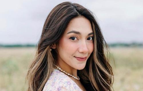  Dinda Kirana.
