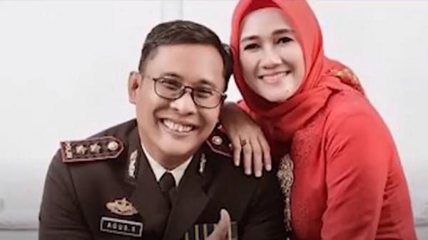 Kapolres tebingtinggi AKBP Agus Sugiyarso bersama istri Iptu Eci Agus Sugiyarso. (Foto: iNews/Aminoer Rasyid)
