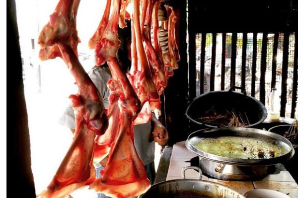 Sate Klatak Mas Rangga Sate Klatak Mas Rangga berada di Jalan Imogiri Timur, Blawong I, Trimulyo, Jetis, Bantul. (Foto : @djatibedjo)