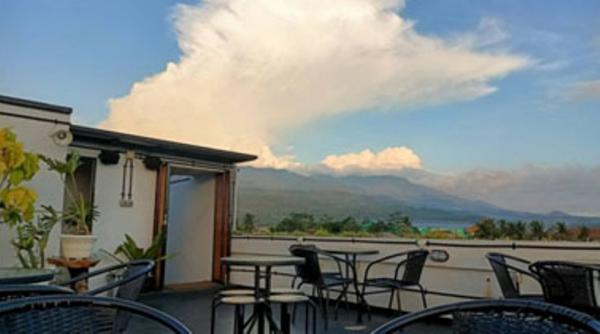 Breezle.co bumiayu Breezle.co, tempat nongkrong di Bumiayu. Foto: Instagram @breezel.co.