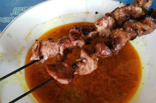 sate klatak Salah satu makanan khas Bantul adalah sate klatak. (Foto : @detektiptataboga)