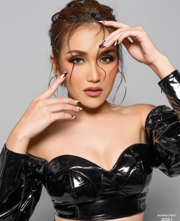 IMG 8791 Potret seksi Ayu Ting Ting jadi biduan dangdut ternama di Indonesia. (Foto: Instagram)
