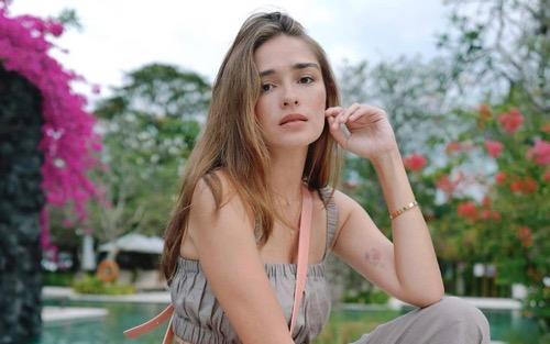 Artis cantik keturunan Batak, Yasmine Wildblood. Artis cantik keturunan Batak, Yasmine Wildblood.