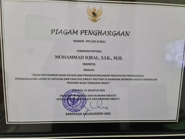 Piagam Piagam penghargaan. (Foto: Dok)