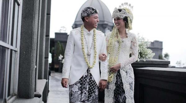 Artis cantik menikah dengan pembalap. (foto: Instagram)