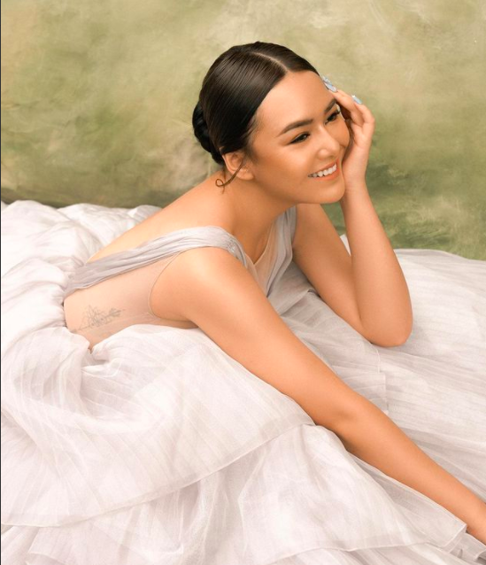Deretan artis cantik ini  berani tampil tanpa bra dalam balutan busana yang glamor (Foto: Instagram)