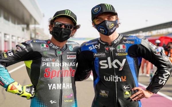 Valentino Rossi dan Luca Marini Dua pembalap MotoGP kakak beradik, Valentino Rossi dan Luca Marini. (Foto: Twitter/@gulf12hours)