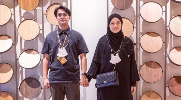 09 Artis Hijrah Setelah Nikah2 Artis memilih hijrah setelah menikah dan sama-sama belajar agama Islam. (Foto: Instagram)