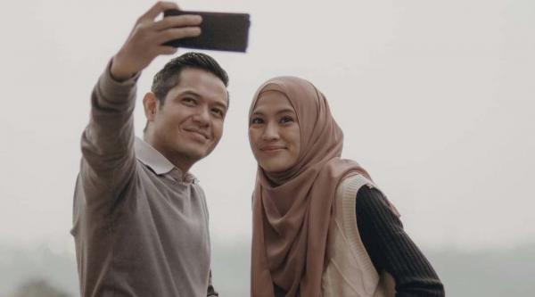 09 Artis Hijrah Setelah Nikah6 Artis memilih hijrah setelah menikah dan sama-sama belajar agama Islam. (Foto: Instagram)