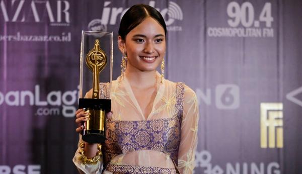 11 Mpi Arawinda Kirana 3 Artis Indonesia pernah beradegan panas, Arawinda Kirana.