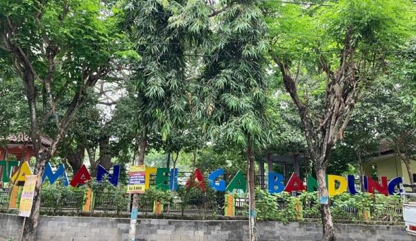 telaga bandung Taman Telaga Bandung Lamongan terlihat asri. (dok).