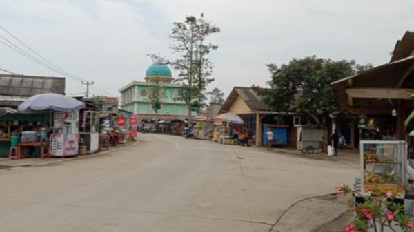 Tempat jajanan di Pagelaran Pringsewu Lampung-1 Tempat jajanan di Pagelaran Pringsewu Lampung, Perempatan Bumiratu (Nanda Permata Sari)