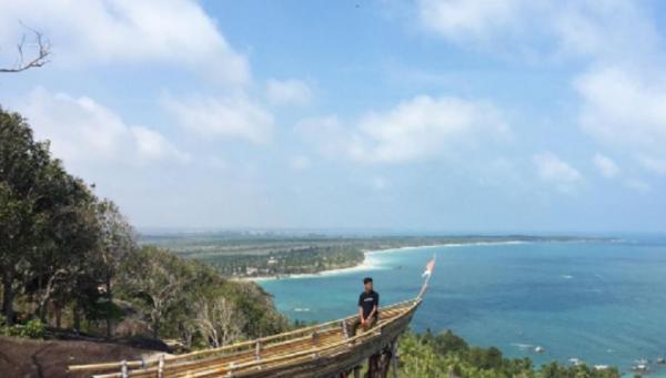 Bukit Pala Bukit Pala (Foto: IG @kampoengteluk)