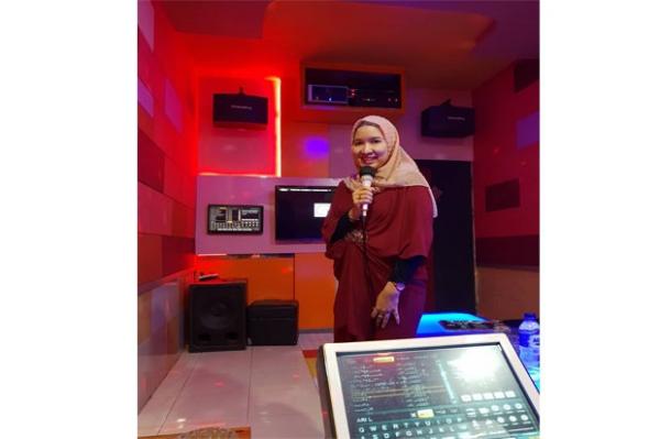 Top40 Karaoke Keluarga lokasinya ada di Jalan Sukoharjo No 1A, Sanggrahan, Condongcatur, Depok, Sleman. (Foto : @rahardini87)