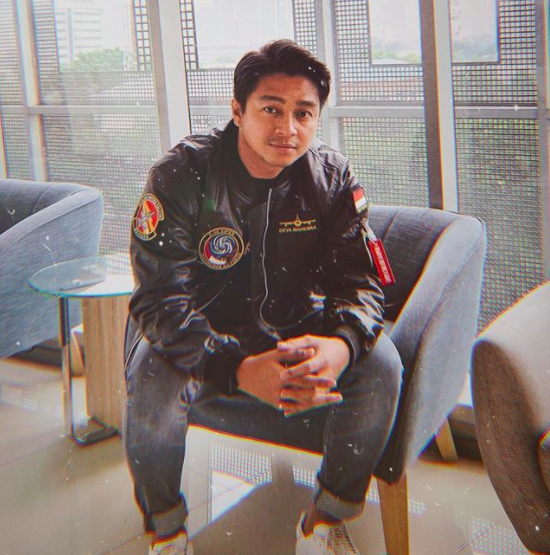 Artis Indonesia berdarah Papua yang masih eksis di dunia hiburan Tanah Air. (Foto: Instagram)