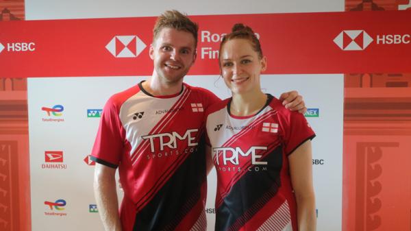 Marcus Ellis/Lauren Smith Ganda Inggris Lauren Smith (kanan) ketakutan lihat rambutan. Alasan perempuan cantik berusia 30 tahun itu bikin ngakak. (Foto: MPI/Bagas Abdiel)
