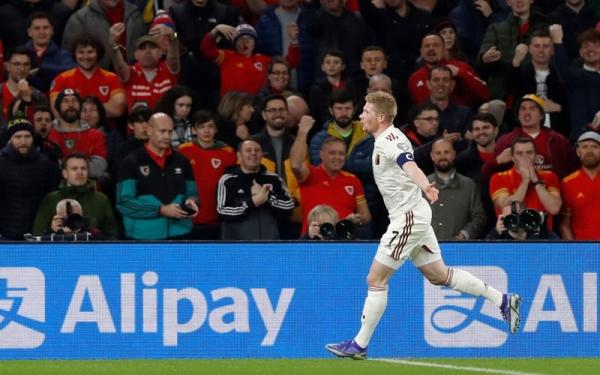 Kapten Timnas Belgia, Kevin De Bruyne merayakan gol ke gawang tuan rumah Wales dalam laga Kualifikasi Piala Dunia 2022 di Stadion Cardiff City, Rabu (17/11/2021). (Foto: REUTERS/Matthew Childs)