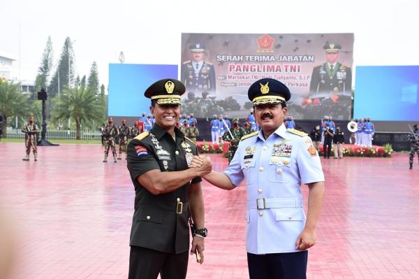 Andika Perkasa Dan Hadi Tjahjanto 3 Marsekal Hadi Tjahjanto dan Jenderal Andika Perkasa (Foto : Puspen TNI)