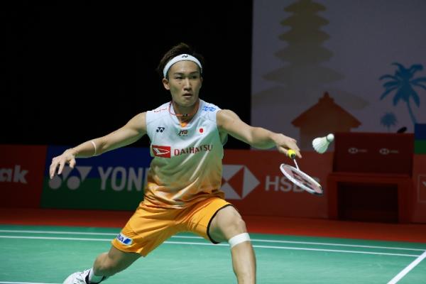 Kento Momota Indonesia Masters Kento Momota berpeluang besar meraih juara di Indonesia Masters 2021. Sebab, dua pesaing terberatnya yakni Viktor Axelsen dan Anthony Ginting sudah tersingkir. (foto: Humas PBSI).