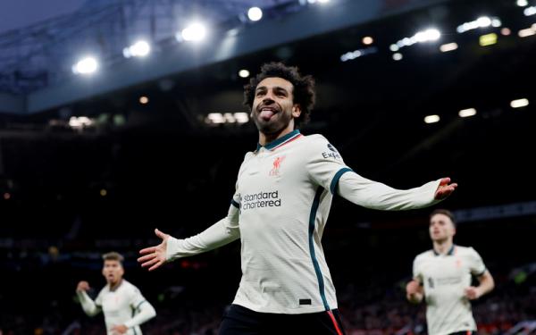 Mohamed Salah Mohamed Salah siap melelang jersey away Liverpool yang dipakainya saat membantai Manchester United pada laga Liga Inggris di Stadion Old Trafford, Minggu (24/10/2021). (Foto: REUTERS/Phil Noble)