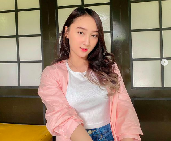 Sandrina TikTok Deretan artis TikTok cantik yang suka joget seksi . (Foto: instagram)