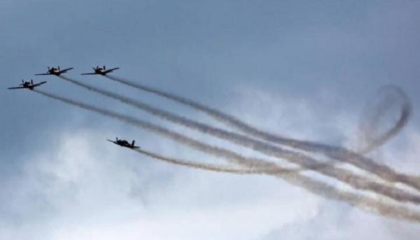 Jupiter TNI AU Jupiter Aerobatic Team TNI AU bermanuver di Sirkuit Mandalika, NTB. (Foto dok TNI AU).