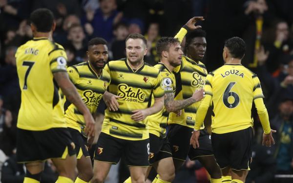 Para pemain Watford merayakan gol ke gawang Manchester United dalam laga Liga Inggris 2021/2022 di Stadion Vicarage Road, Sabtu (20/11/2021). (Foto: REUTERS/Matthew Childs)