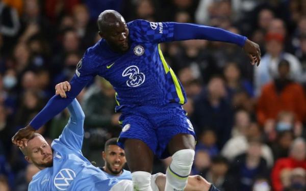 Striker Chelsea, Romelu Lukaku dipastikan absen saat melawan Juventus di Liga Champions 2021/2022, Rabu (24/11/2021). (Foto: REUTERS)