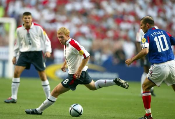 Scholes saat melawan Zidane (foto: Sportbible).