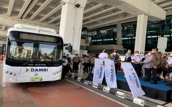 Bus Listrik Damri Perum Damri resmi meluncurkan uji coba operasional bus listrik. (foto: Azhfar/MPI)