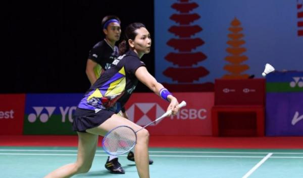 Ganda campuran Indonesia, Hafiz Faizal/Gloria Emanuelle Widjaja mengalahkan wakil Jepang, Takuro Hoki/Nami Matsuyama di babak 16 besar Indonesia Open 2021, Kamis (25/11/2021). (Foto: Twitter/@INABadminton)