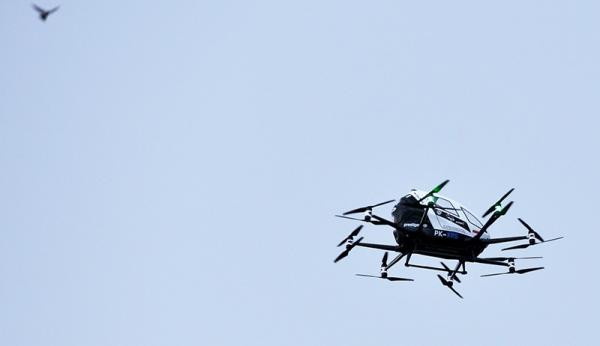Taksi terbang EHang216 diujicoba di Klungkung, Bali. (Antara)