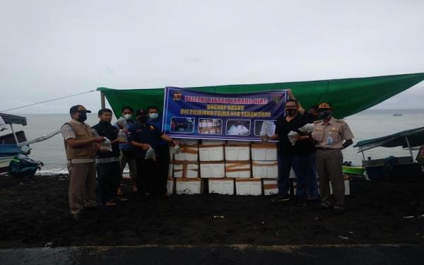 BPSPL Denpasar bersama Polairud Polda NTB berhasil mengamankan sebanyak 60 box styrofoam berisikan 2.520 pcs koral hidup (karang hias) di dalam sebuah truk.