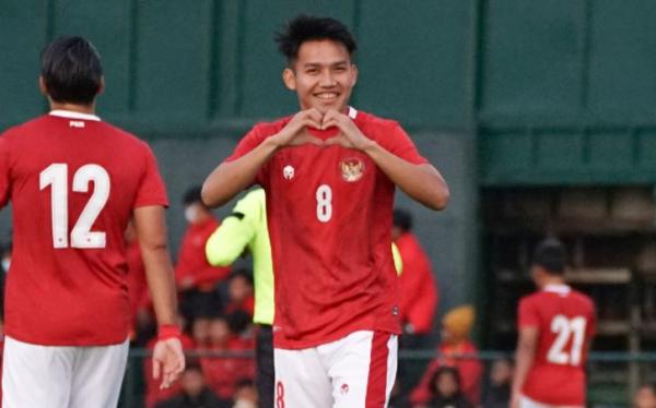 Winger Timnas Indonesia, Witan Sulaeman merayakan gol ke gawang Antalyaspor dalam laga uji coba di Limax Football Complex, Minggu (28/11/2021). (Foto: Twitter/@PSSI)