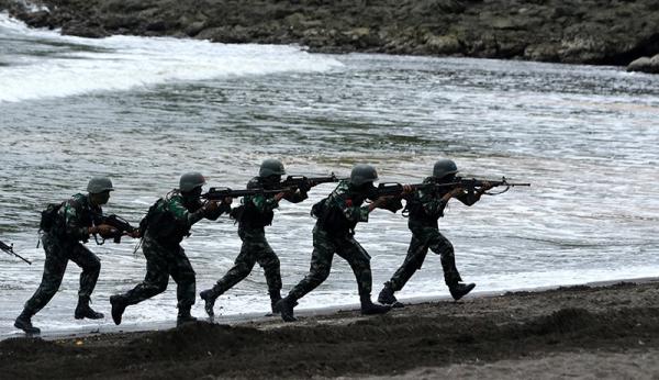 Pasukan Raider TNI AD tengah berlatih. (Foto : Antara) 