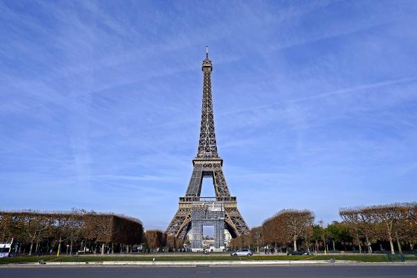 Ngeri! Suhu Paris Lebih Panas daripada Makkah