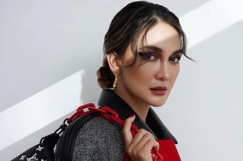 Artis cantik Indonesia betah melajang, Luna Maya.