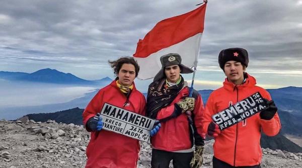 05 Artis Gunung Semeru Deretan artis ini pernah mendaki Gunung Semeru. (Foto: Instagram)