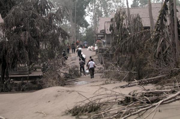 Semeru Supiturang 4 Rumah warga Lumajang, rusak diterjang awan panas. (Foto: dok iNews.id)