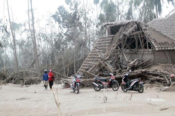 Semeru Supiturang 8 Rumah warga Lumajang, rusak diterjang awan panas. (Foto: dok iNews.id)