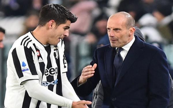 Striker Juventus, Alvaro Morata terlibat cekcok dengan pelatihnya Massimiliano Allegri di laga konta Genoa, Senin (6/12/2021). (Foto: REUTERS)