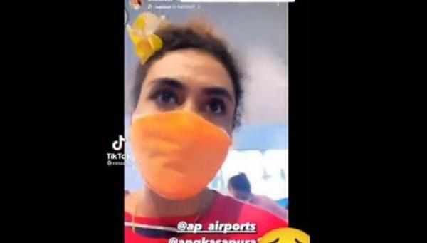 Tangkapan layar video viral aksi rasis Olvah Alhamid di Bandara Soetta. (Istimewa)