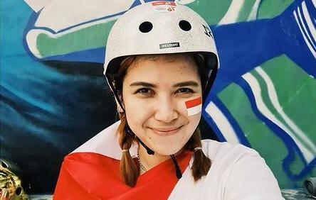 Artis Indonesia doyan makanan ekstrem, Dinda Kanya Dewi.