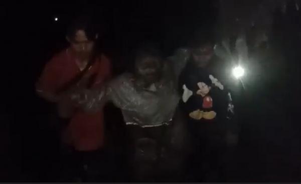 dramatis semeru Korban erupsi Gunung Semeru berhasil selamat dan dievakuasi ke tempat aman. (Foto: iNews.id/Cucuk Donartono).