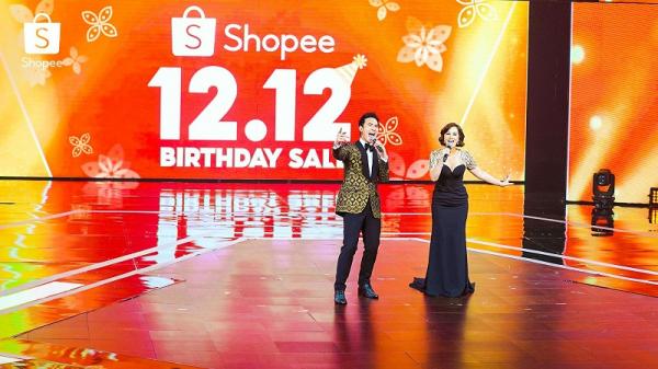 mc shopee 12.12 Daniel Mananta dan Astrid Tiar sukses memandu acara Shopee 12.12 Birthday Sale TV Show dengan meriah. (Foto: Shopee)