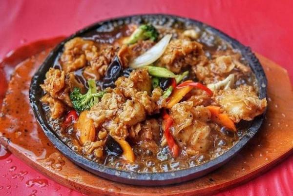 Waroeng D'three Waroeng D'three jadi pilihan tempat makan di Condongcatur Sleman. (Foto: IG/D'three)