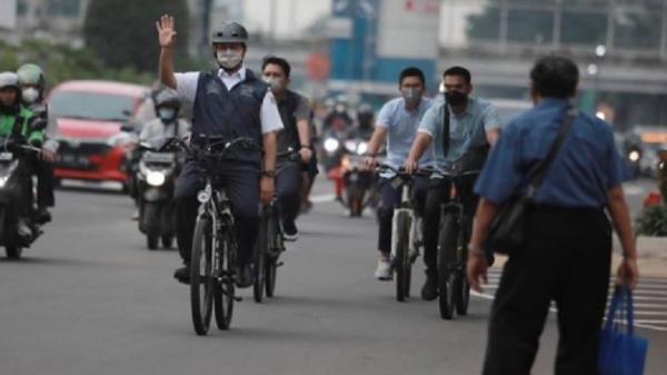 Anies Bersepeda Ig Garin Nugroho (tengah) saat konpres Film Sepeda Presiden. (Foto: Melati)