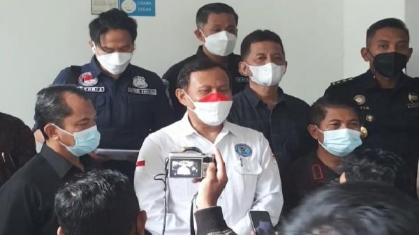 BNN KOTA BANDUNG Kepala BNN Kota Bandung AKBP Deni Yus Danial (tengah, kemeja putih). (Foto: ARIF BUDIANTO)