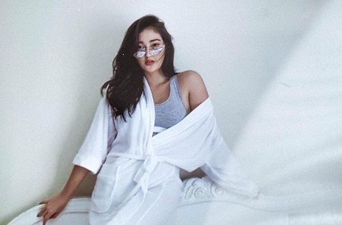 Potret seksi Ranty Maria saat dan handuk kimono.