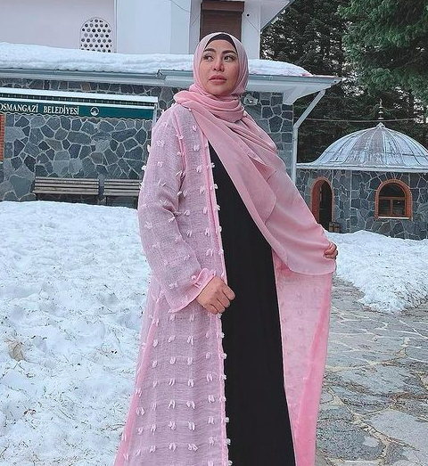 Screen Shot 2021 12 22 At 18 52 04 Deretan artis pernah jadi TKI di luar negeri. (Foto: Instagram)
